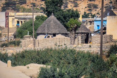 Tipik Keren Evleri ile Küçük Yerel Köy, Eritre