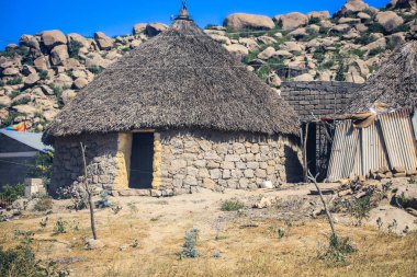 Tipik Keren Evleri ile Küçük Yerel Köy, Eritre