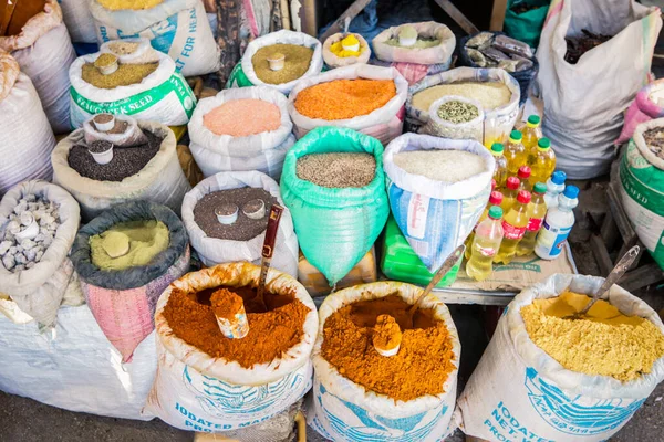 Keren, Eritre - 03 Kasım 2019: Keren 'deki Yerel Gıda Pazarı' nda Tohum ve Tahıl