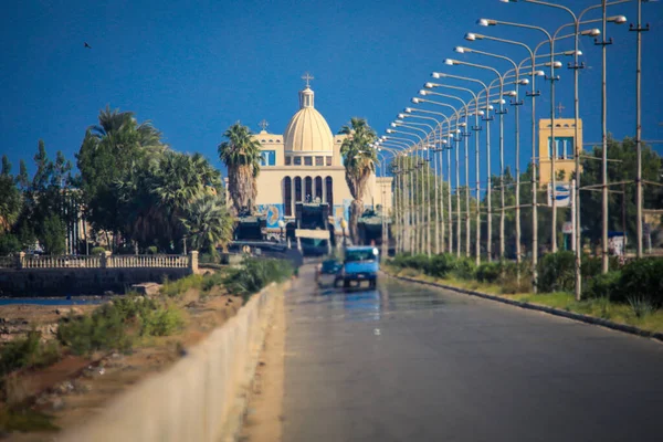 Pohled Mostní Cestu Dalekého Eritrejského Pobřežního Města Massawa Projíždějícími Auty — Stock fotografie