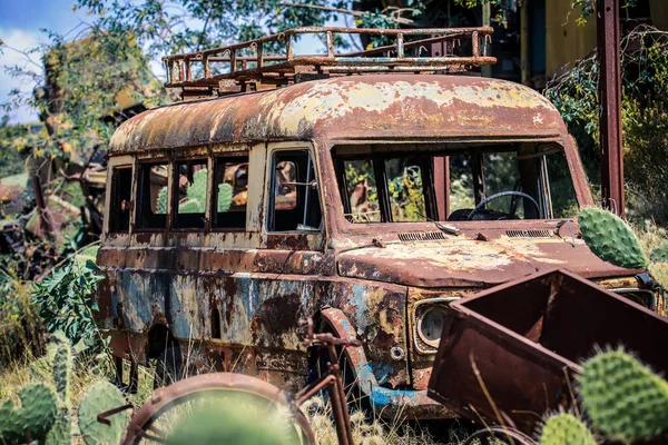 Autocarros Enferrujados Esmagados Cemitério Tanque Asmara Eritreia — Fotografia de Stock