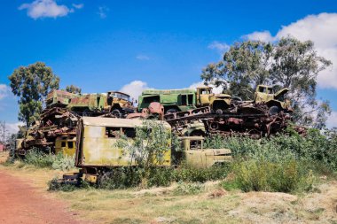 Asmara, Eritre 'deki Tank Mezarlığında Terk Edilmiş Ordu Tankları