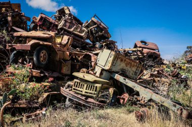 Asmara, Eritre 'deki Tank Mezarlığında Terk Edilmiş Ordu Tankları