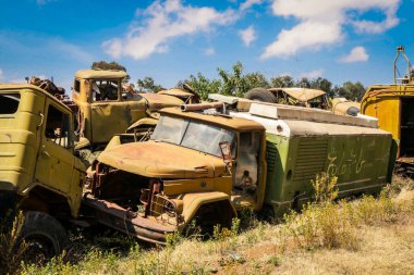Asmara, Eritre 'deki Tank Mezarlığında Terk Edilmiş Ordu Tankları