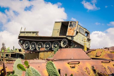 Asmara, Eritre 'deki Tank Mezarlığında Terk Edilmiş Ordu Tankları