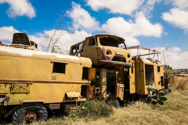 Asmara, Eritre 'deki Tank Mezarlığında Terk Edilmiş Ordu Tankları