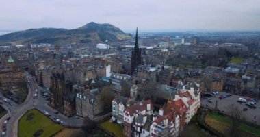 Edinburgh şehir merkezi, hava manzaralı.