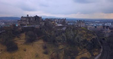Şehrin ve Edinburgh 'daki kalenin havadan görünüşü