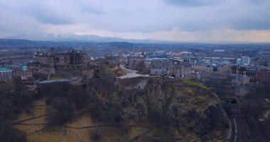 Şehrin ve Edinburgh 'daki kalenin havadan görünüşü