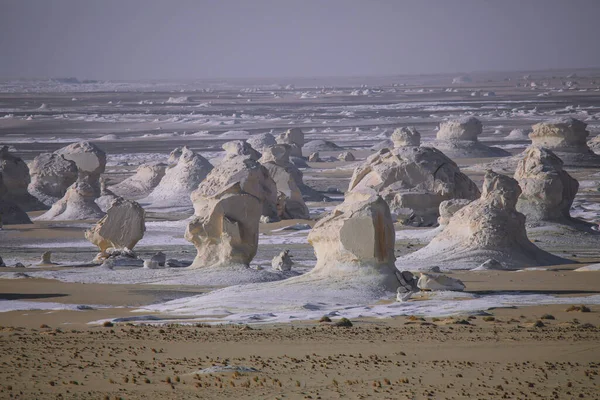 Fantasztikus Sandy Formációk Fehér Sivatag Védett Területén Nemzeti Park Farafra — Stock Fotó