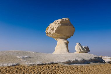 Beyaz Çöl Koruma Alanındaki Fantastik Sandy oluşumları Farafra Oasis, Mısır 'daki Ulusal Park' tır.