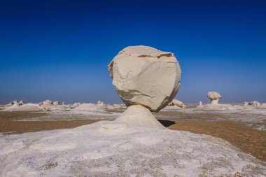 Beyaz Çöl Koruma Alanındaki Fantastik Sandy oluşumları Farafra Oasis, Mısır 'daki Ulusal Park' tır.