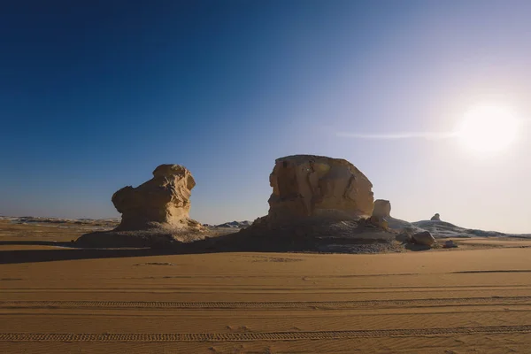 白色沙漠保护区内神奇的沙堆是埃及法拉夫绿洲的国家公园 — 图库照片