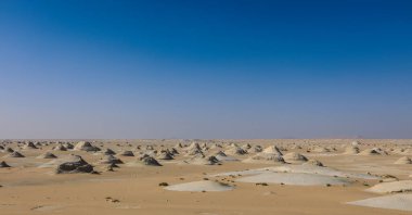 Beyaz Çöl Koruma Alanındaki Sandy Hills, Mısır 'ın Farafra Oasis kentindeki Ulusal Park' tır.