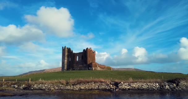 Flygfoto Över Ruinerna Ballycarbery Castle — Stockvideo