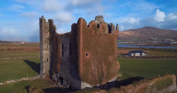 Luchtfoto Van Ruïnes Van Ballycarbery Castle — Stockvideo