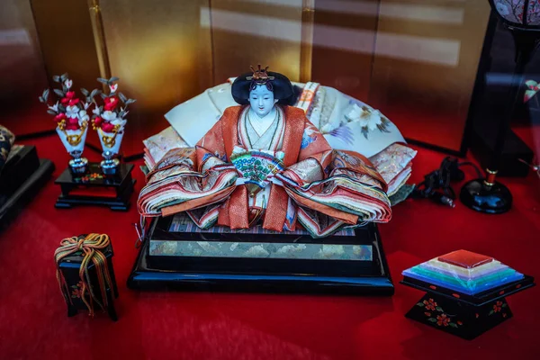 日本の松本 2020年1月8日 お土産屋さんで日本の伝統衣装人形 — ストック写真