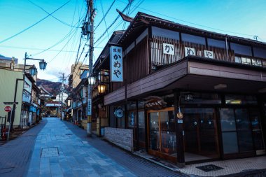 Yudanaka, Japonya - 08 Ocak 2020: Yudanaka Caddelerine Şehir Manzarası