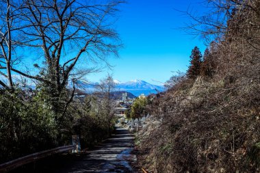 Yudanaka, Japonya - 08 Ocak 2020: Yudanaka Caddelerine Şehir Manzarası