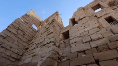 Mısır, Luxor 'daki Medinet Habu Tapınağı' nda kemer.