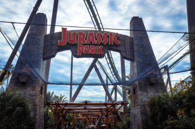 Osaka, Japonya - 11 Ocak 2020: Universal Stüdyo Japonya 'daki Jurassic Park Roller Coaster Ride' a İnanılmaz Bakış