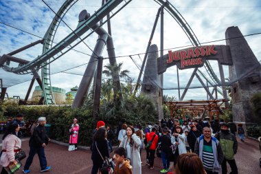 Osaka, Japonya - 11 Ocak 2020: Universal Stüdyo Japonya 'daki Jurassic Park Roller Coaster Ride' a İnanılmaz Bakış
