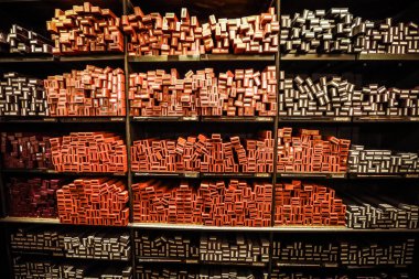 Osaka, Japonya - 11 Ocak 2020: Universal Stüdyoları Japonya Parkı 'ndaki Sihirbaz Dünyası Hediyelik Eşyalar ve Hediyeler Dükkanı