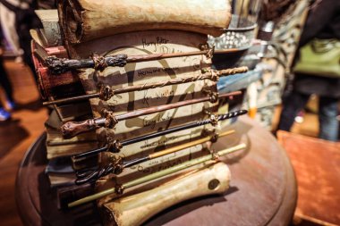 Osaka, Japonya - 11 Ocak 2020: Universal Stüdyoları Japonya Parkı 'ndaki Sihirbaz Dünyası Hediyelik Eşyalar ve Hediyeler Dükkanı