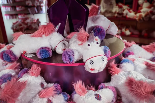 Osaka, Japonya - 07 Ocak 2020: Universal Stüdyoları Park 'taki Soft Toy Hediyelik Eşya Dükkanı