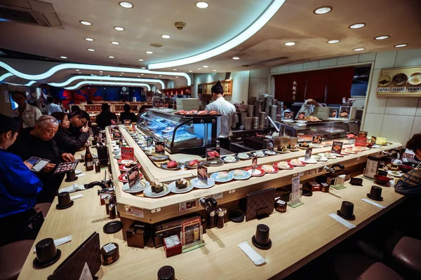 Osaka Japan Oktober 2020 Sushi Belt Restaurant Het Stadscentrum — Stockfoto