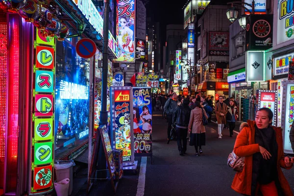 Tokio Japonia Stycznia 2020 Turyści Mieszkańcy Spacerujący Pięknej Ulicy Tokio — Zdjęcie stockowe