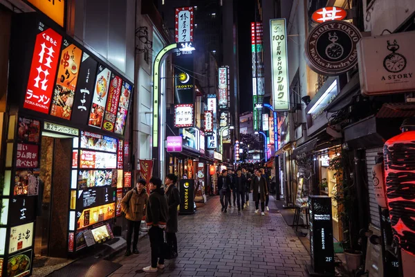 Tokio Japan Januar 2020 Touristen Und Einheimische Spazieren Der Nacht — Stockfoto