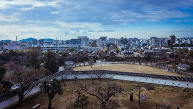 Himeji, Japonya - 08 Ocak 2020: İş Binaları ve Evleri ile Himeji şehrine Panoramik Manzara