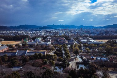Himeji, Japonya - 08 Ocak 2020: İş Binaları ve Evleri ile Himeji şehrine Panoramik Manzara