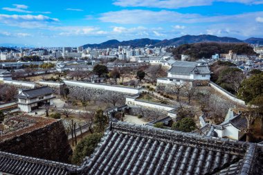 Himeji, Japonya - 08 Ocak 2020: İş Binaları ve Evleri ile Himeji şehrine Panoramik Manzara
