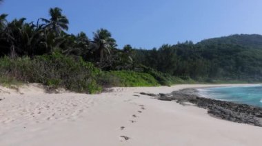 Seyşeller 'deki boş kumsal.