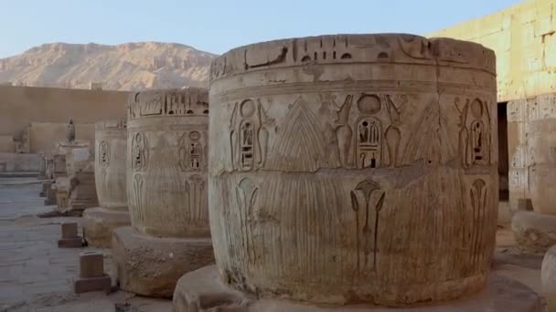 Mısır Luxor Kentindeki Antik Medinet Habu Tapınağı Ndaki Sütunlar — Stok video