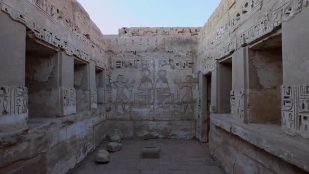 Habitaciones Antiguo Templo Medinet Habu Luxor Egipto — Vídeo de stock