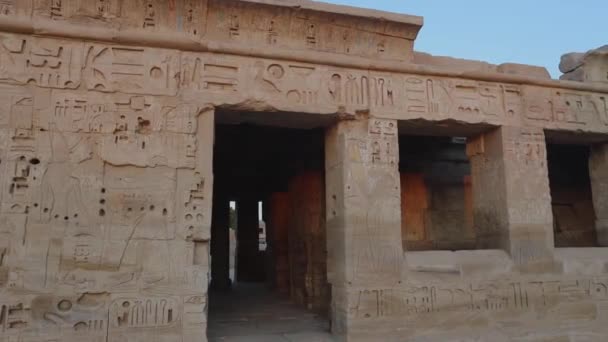 Δωμάτια Στον Αρχαίο Ναό Του Medinet Habu Στο Λούξορ Αίγυπτος — Αρχείο Βίντεο