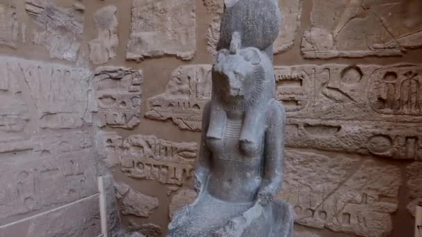 Статуи Древнеегипетском Храме Мединет Хабу Луксор — стоковое видео