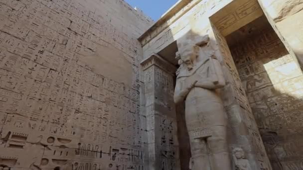 Antik Mısır Medinet Habu Tapınağı Ndaki Heykeller — Stok video