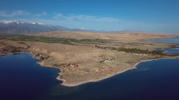 Vistas Panorámicas Las Montañas Lago Issyk Kul Kirguistán Aérea — Vídeos de Stock