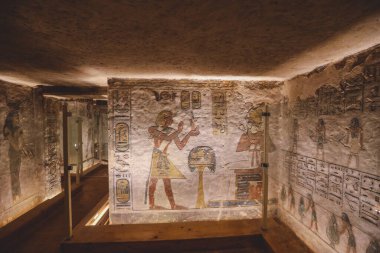 Mısır 'ın Lüksemburg kentindeki Krallar Vadisi' ndeki Firavun Mezarları 'nın içindeki Antik Mısır Çizimleri