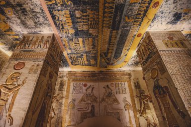 Mısır 'ın Lüksemburg kentindeki Krallar Vadisi' ndeki Firavun Mezarları 'nın içindeki Antik Mısır Çizimleri
