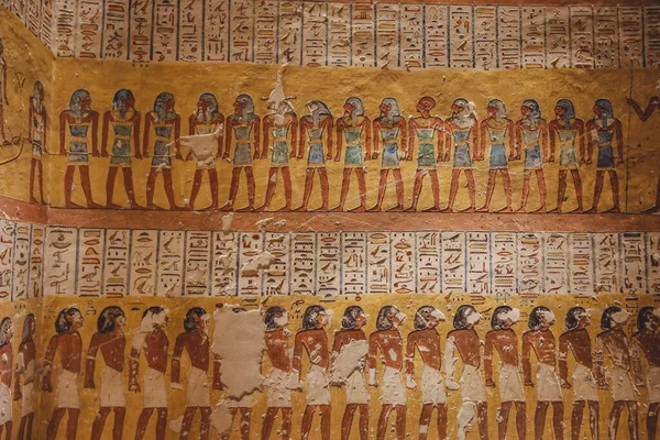 Mısır 'ın Lüksemburg kentindeki Krallar Vadisi' ndeki Firavun Mezarları 'nın içindeki Antik Mısır Çizimleri