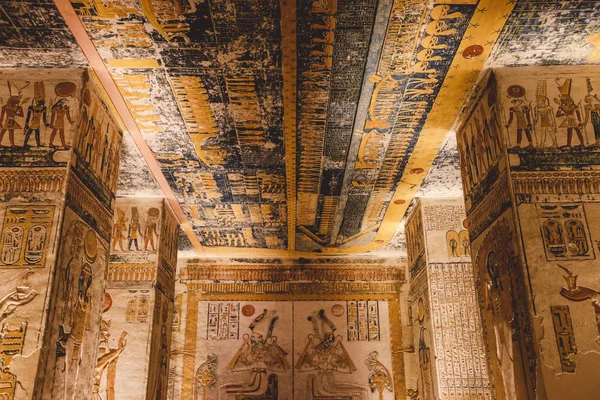 Ókori Egyiptomi Festmények Színes Mennyezet Valley Kings Luxor Egyiptom — Stock Fotó