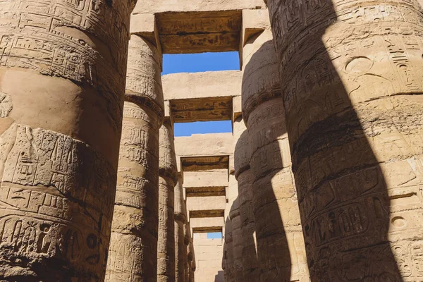 Louxor Égypte Novembre 2020 Anciennes Colonnes Massives Complexe Temple Karnak — Photo