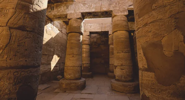 Luxor Egipto Noviembre 2020 Antiguas Columnas Masivas Del Complejo Del —  Fotos de Stock