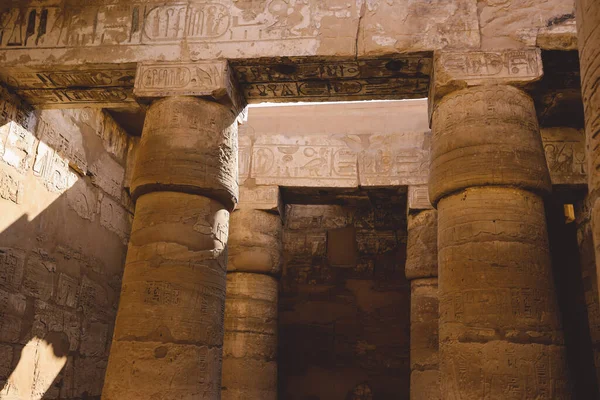 Luxor Egipto Noviembre 2020 Antiguas Columnas Masivas Del Complejo Del —  Fotos de Stock