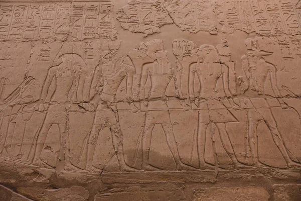 Luxor Egipt Listopada 2020 Starożytny Egipski Rysunek Piaskowcowym Filarze Hypostyle — Zdjęcie stockowe